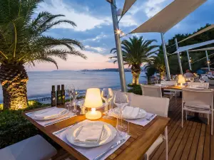 7 Palms Restaurant