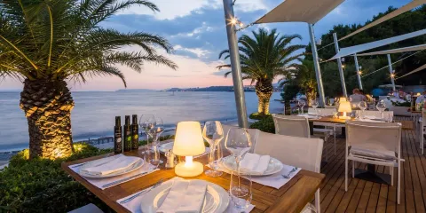7 Palms Restaurant