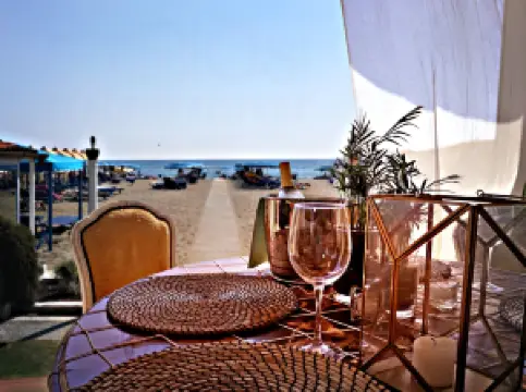 SIMBIOSI BEACH & BISTRO