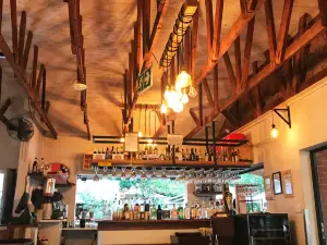 Alfie's Pizzeria and Deli