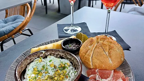 Big Belly Bar & Restaurant in Breda