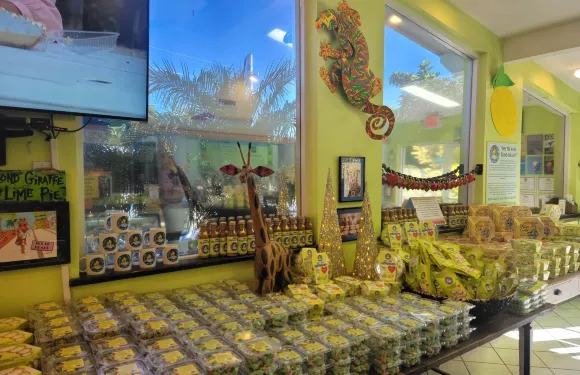 Blond Giraffe Key Lime Pie Factory