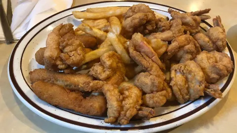 Harbor Inn Seafood in Roanoke County