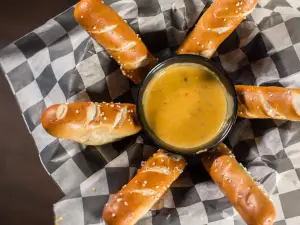 Louie's Grill & Bar