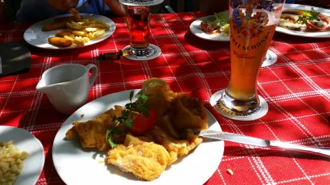 Altwirt - Der Schnitzelwirt in Anger