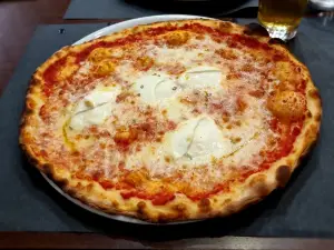 Akropolis Pizzeria