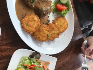 Mezzo’s - Restaurant & Café