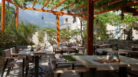 Restoran Teraca in บุดวา
