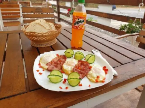 Pizzeria Restaurant John