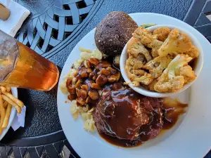Coasters Pub & Biergarten