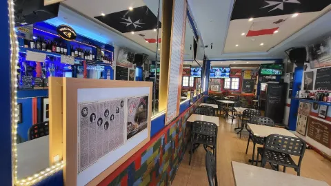 Woodhut Pub & Diner in Bugibba