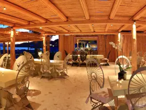 Free Beach Bar