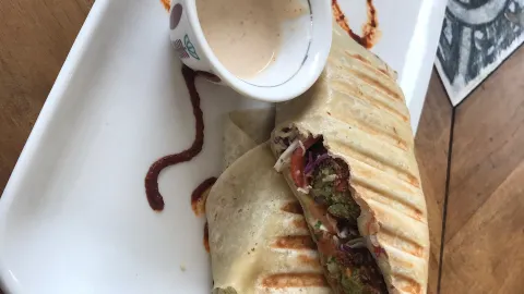 The Hummus Bar in มาทาร่า