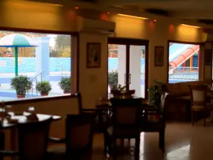 Baza Restaurant, Aapno Ghar