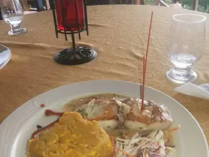 Olas y Arena Restaurant