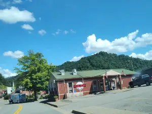 Trailhead Bar & Grill