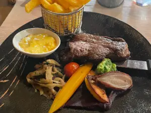 Le Bistro