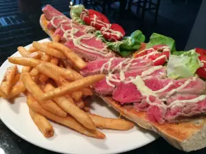 The Lakehouse Grille