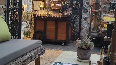 Old House Hostel & Pub in 안탈리아