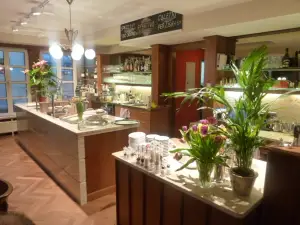 cafe monokel