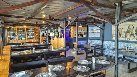 Anchors Waterfront Restaurant in 에른고