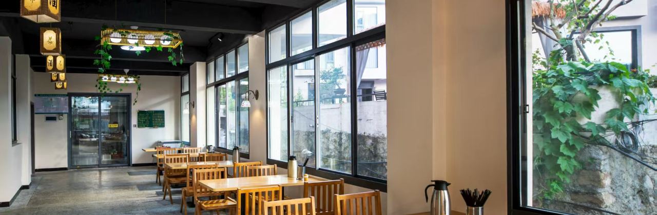 水岸边·星空美宿(仰天湖瑶族乡店)·临溪餐厅