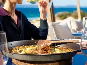 JNcQUOI Beach Club Restaurant
