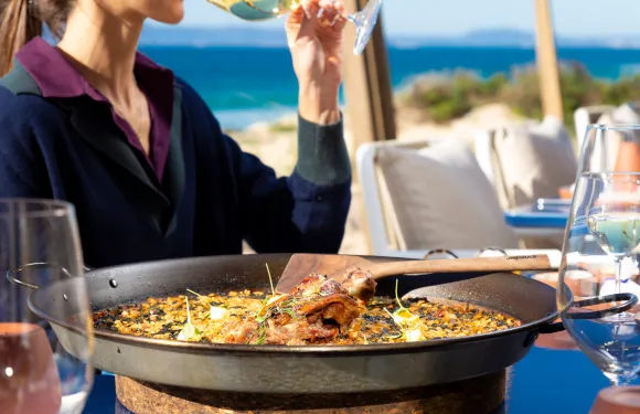 JNcQUOI Beach Club Restaurant