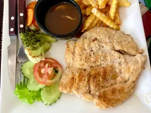 Enzo Restaurant & Bar