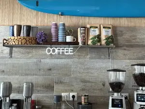 YIASOU Cafe • Bits & Bites