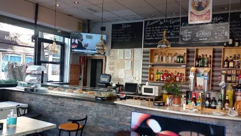 Restaurante la Pizarra in 알코르콘