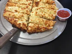 Fox's Pizza Den