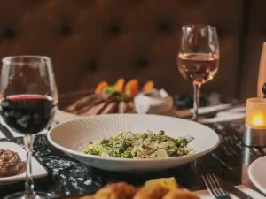 D'vine Restaurant & Social Bar