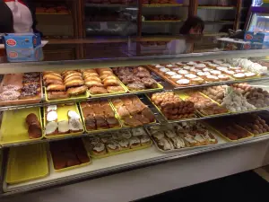 Louie's Bakery