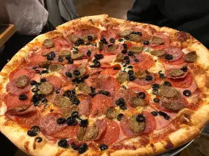 Mezza Luna Pizzeria