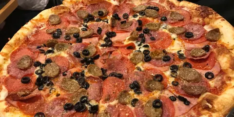 Mezza Luna Pizzeria