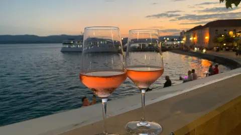 Taverna riva in Bol