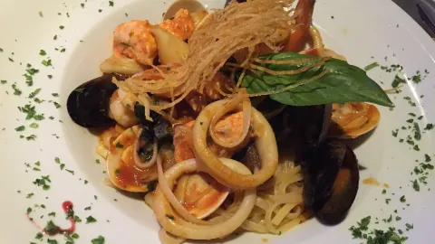 Café Catula Restaurant & Fine Art Gallery in 森塞特
