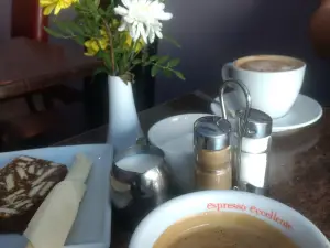 Moments Cafe & Restaurant