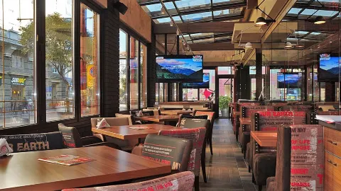 Happy Bar & Grill Rakovski in โซเฟีย