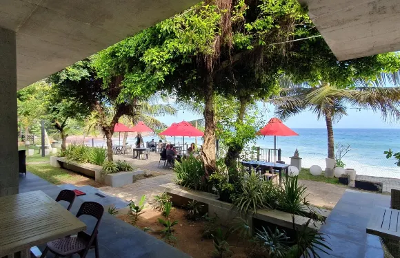 Red Beach Cafe