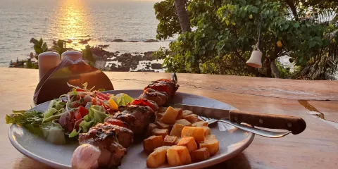 Zooris Bar & Restaurant