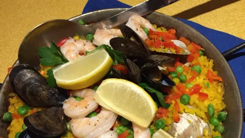 Isabella's Taverna & Tapas Bar in 菲德里克