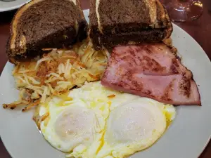 Gun Room Restaurant
