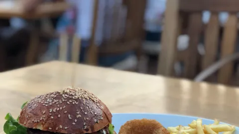 Cunda Uno Restoran in ไอวาลิค