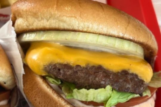 イン・アンド・アウト・バーガーのおすすめメニュー・口コミ・営業情報