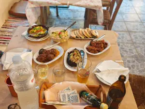Taverna Akrotiri