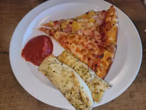 Mother Tucker’s Pizza