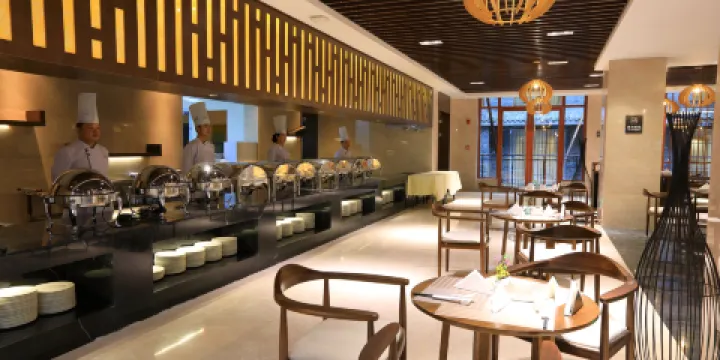 光霧山明宇豪雅酒店全景餐廳