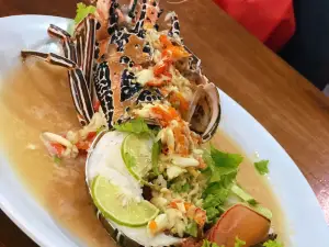 Noy Wangcha-Aon Seafood & Thai Food